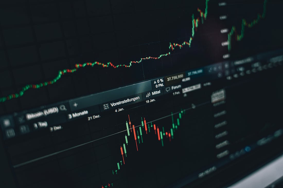 Navigating the Financial Landscape: Strategies for Smart Investments in a Volatile Market Image 1