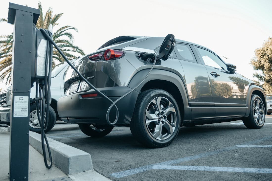 Navigating the New Age of Electric Vehicles: A Comprehensive Guide to Sustainable Transportation Image 2