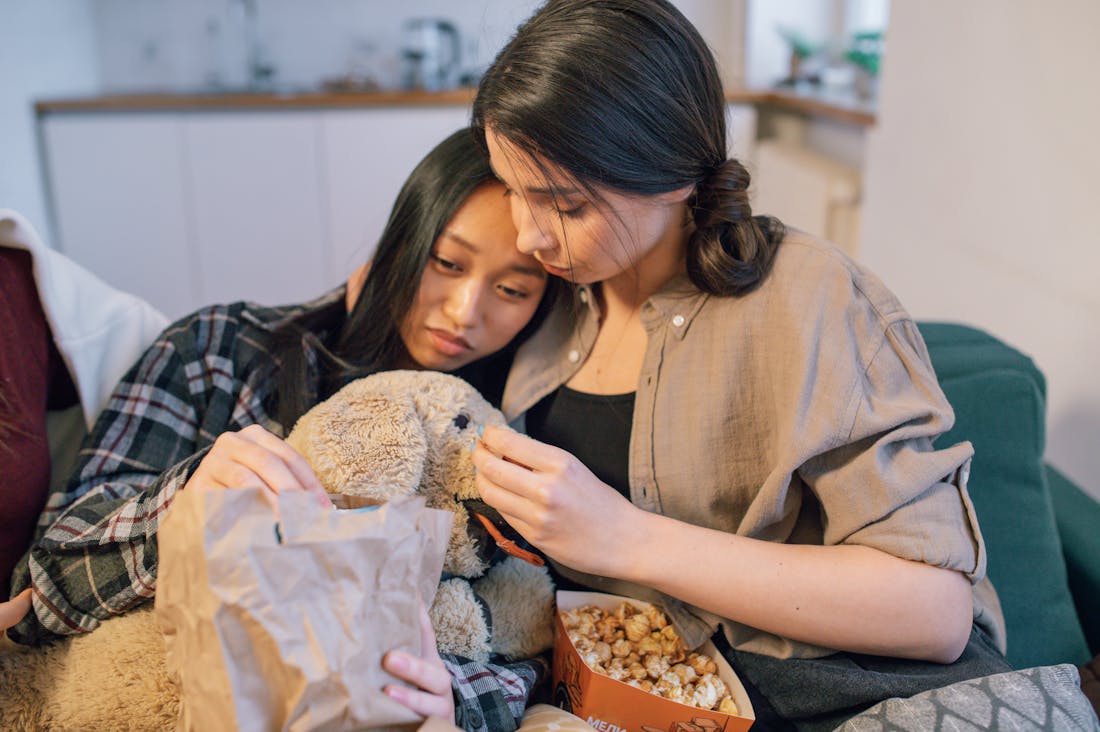 The Art of Mindful Eating: How to Develop Healthy Relationships with Food